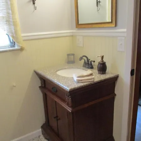 GORGEOUS! Near I-77, Historic log cabin for 2, WiFi, antiques, river access, near Princeton Extérieur photo