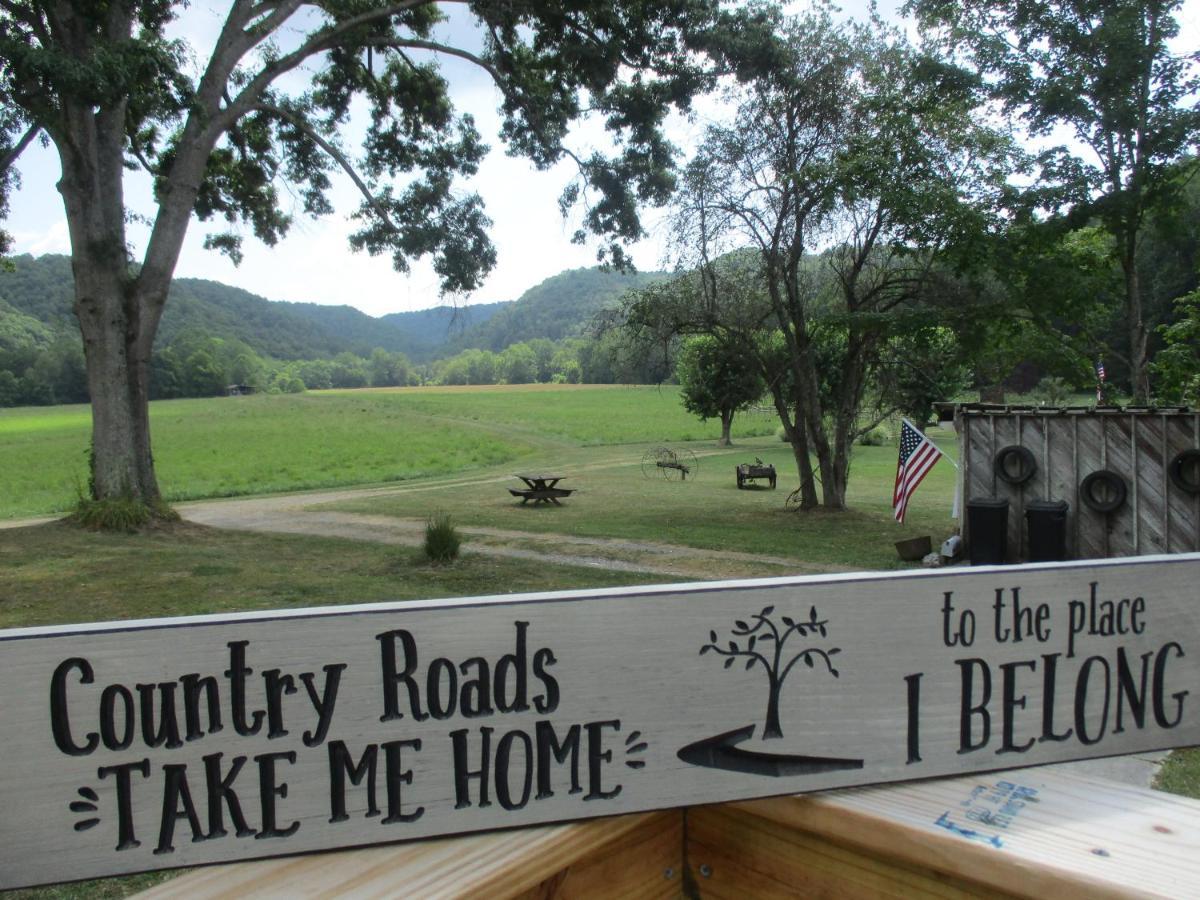 Gorgeous! Near I-77, Historic Log For 2, Wifi, Antiques, River Access, Near *