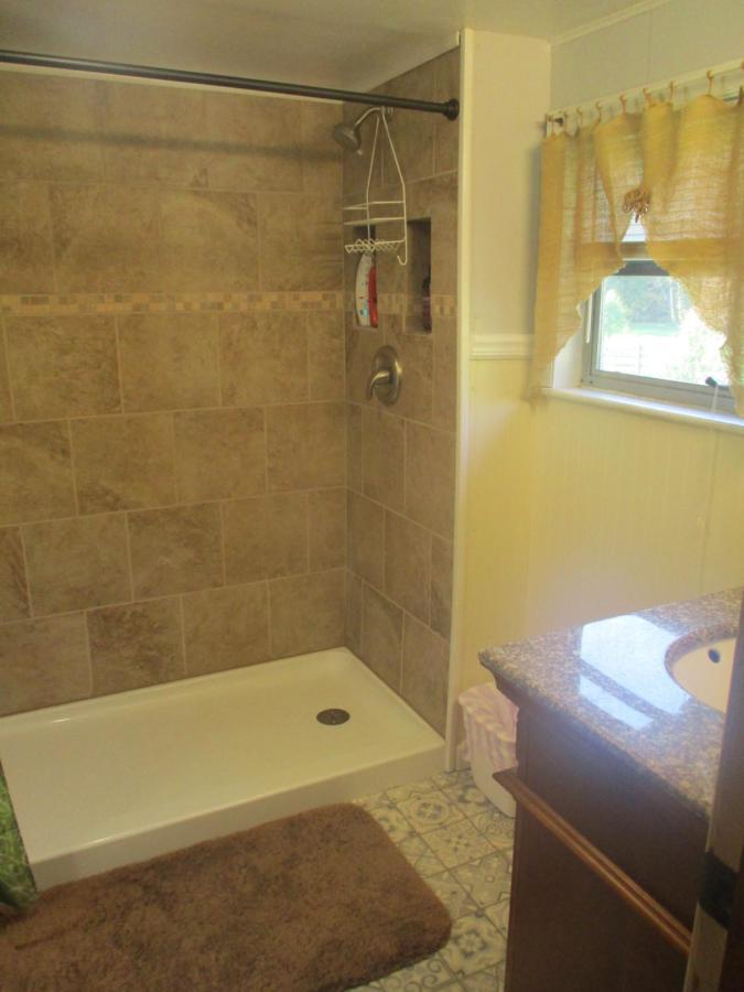 Gorgeous! Near I-77, Historic Log For 2, Wifi, Antiques, River Access, Near Princeton