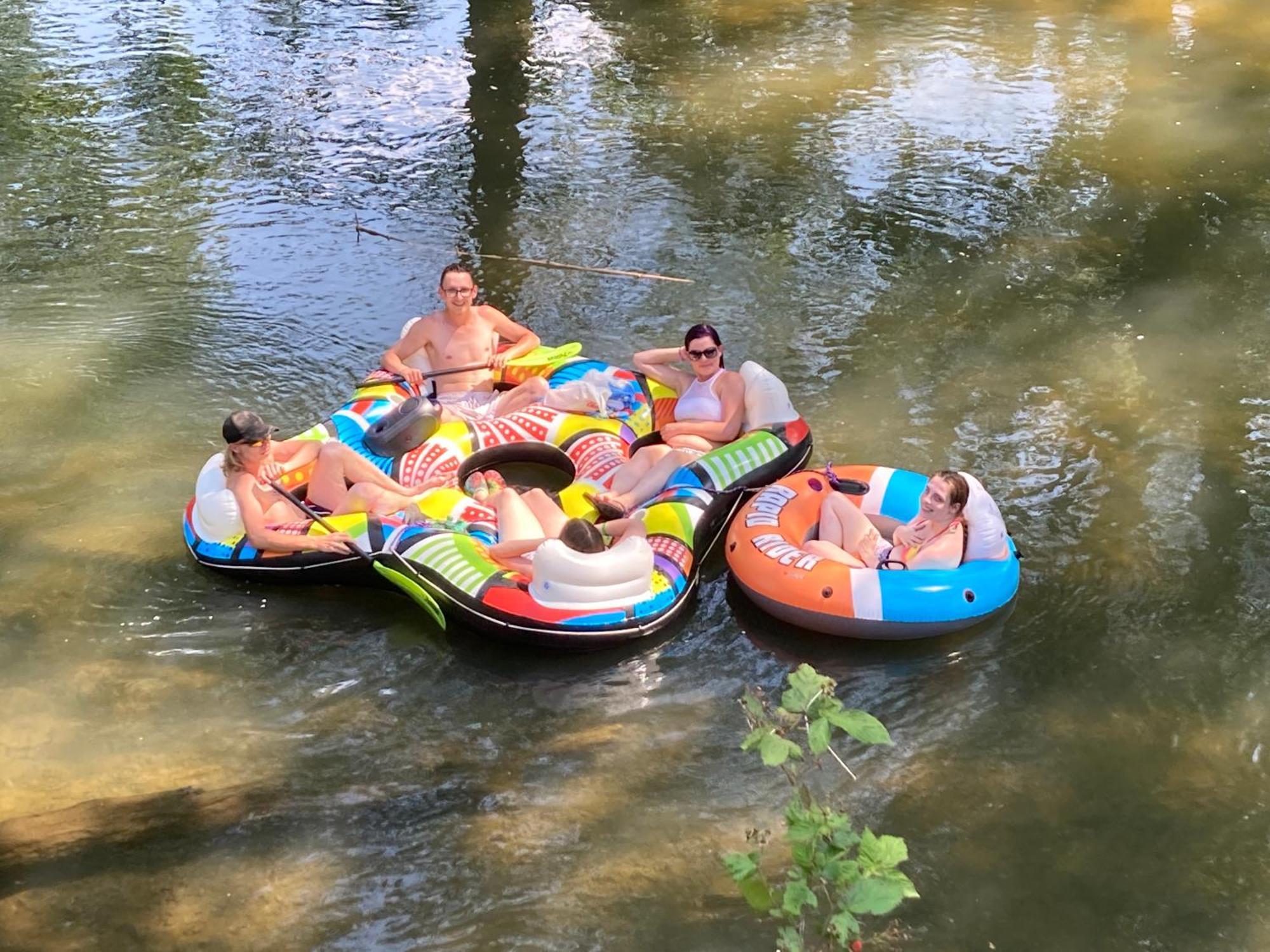 Gorgeous! Near I-77, Historic Log For 2, Wifi, Antiques, River Access, Near *